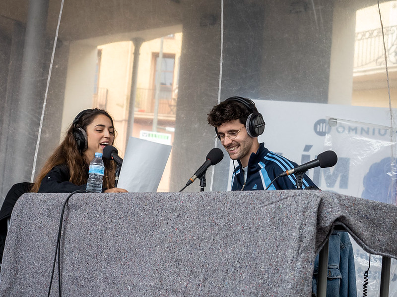 Alba Riera i Iñaki Mur gravant un pòdcast