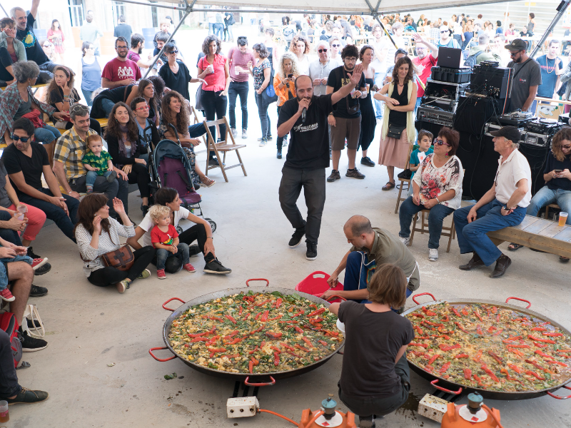 Paelles de la proposta artística de Marc Sempere, Paula Grande i Anna Ferrer